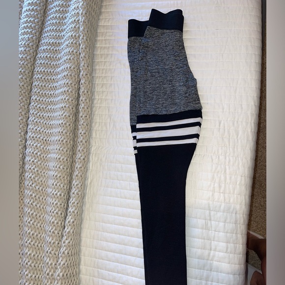 Bombshell Sportswear Leggings - Picture 2 of 5